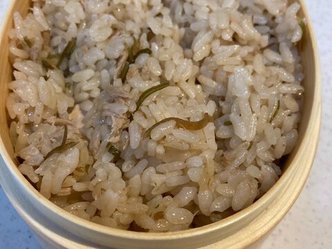 お弁当でもツヤツヤ☆塩昆布とツナの炊き込みご飯